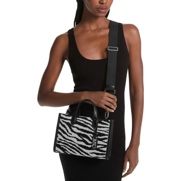 Michael Michael Kors Gigi Small East West Messenger - Blk/opticw NWT - Picture 5 of 6